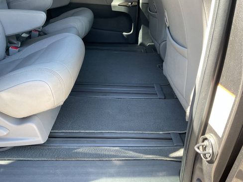 Used 2020 Toyota Sienna XLE Premium w/ Carpet Mat Package FWD image 44