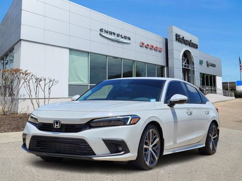 Used 2024 Honda Civic Touring image 2