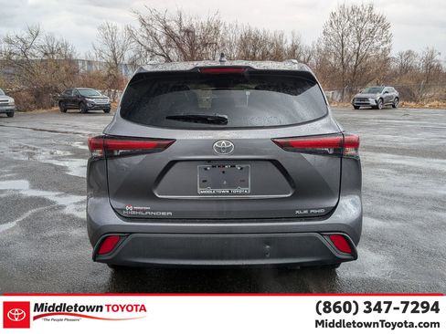 Certified 2024 Toyota Highlander XLE image 4