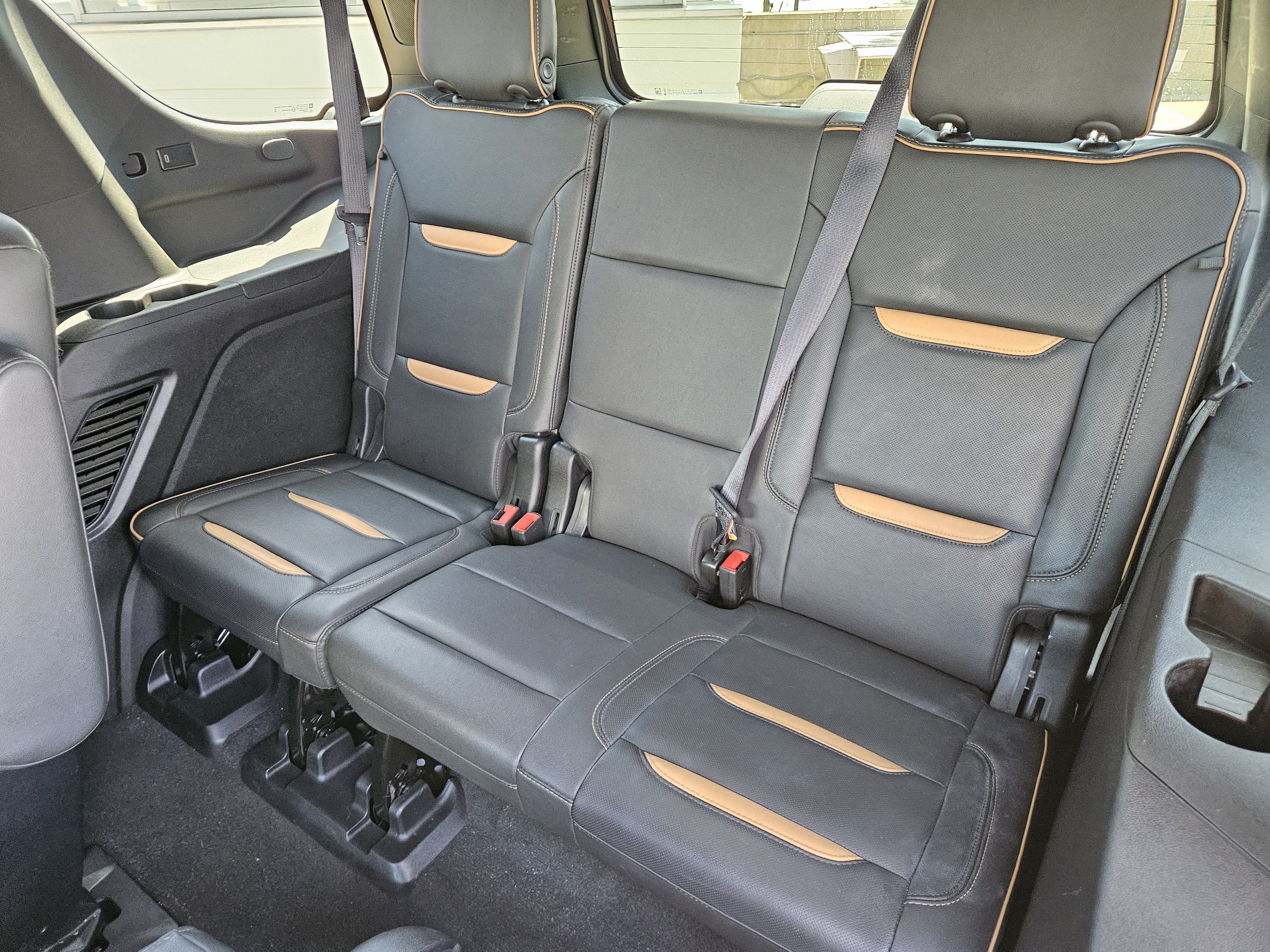 Used 2024 GMC Yukon AT4 w/ Technology Package AWD/4WD image 30