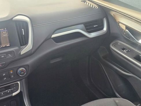 Used 2023 GMC Terrain SLE image 17