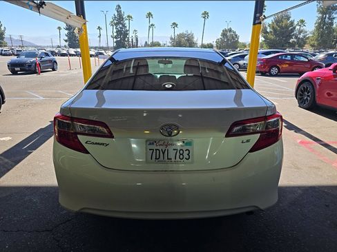 Used 2014 Toyota Camry LE FWD image 5
