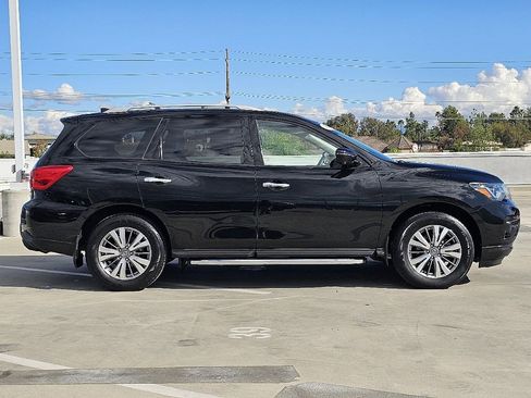 Used 2019 Nissan Pathfinder SL w/ Cargo Package image 9