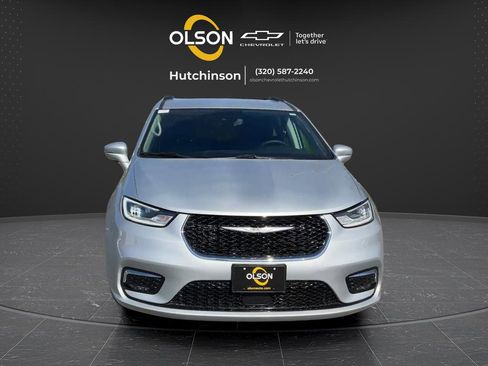 Used 2022 Chrysler Pacifica Touring-L FWD image 24