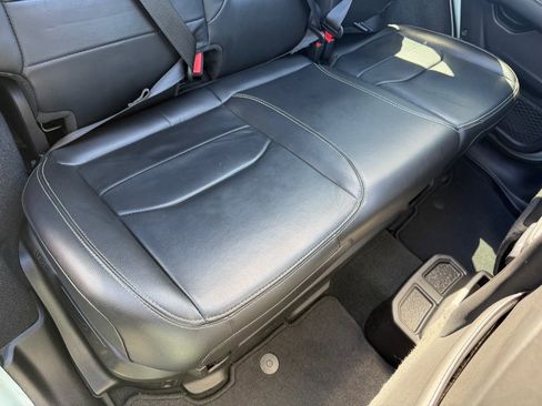 Used 2023 Jeep Wrangler Sahara image 40