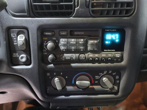 Used 1998 Chevrolet Blazer LS w/ Preferred Equipment Group RWD image 24