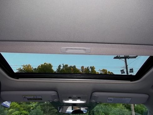 Used 2015 Toyota RAV4 XLE AWD/4WD image 4