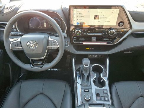 New 2026 Toyota Highlander Limited AWD/4WD image 12