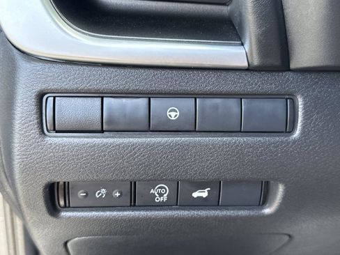 Used 2025 Nissan Rogue SV FWD image 20