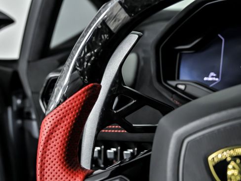 Used 2018 Lamborghini Huracan Performante AWD/4WD image 36