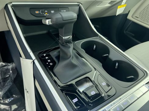 New 2026 Kia Carnival SX w/ SX Dark Edition Package FWD image 24