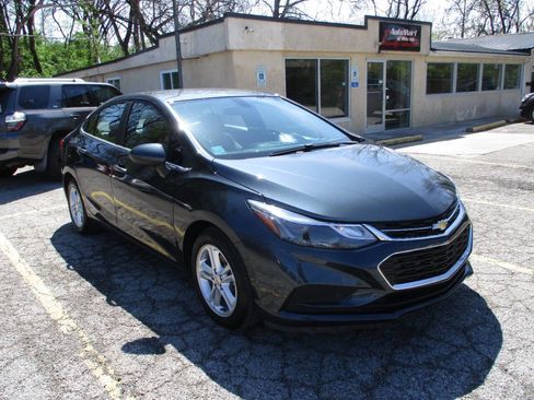 Used 2017 Chevrolet Cruze LT image 4