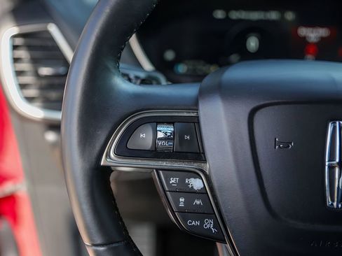 Used 2019 Lincoln Nautilus Reserve image 14