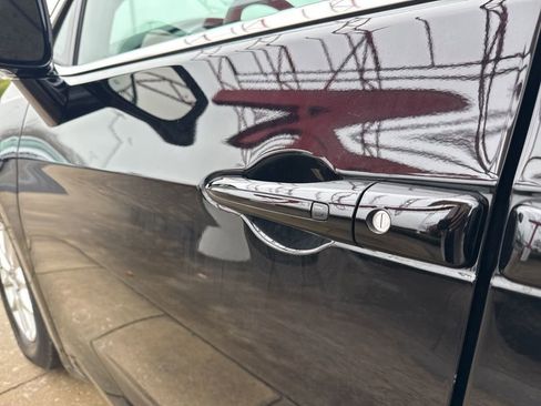 Used 2025 Chrysler Pacifica Select image 10