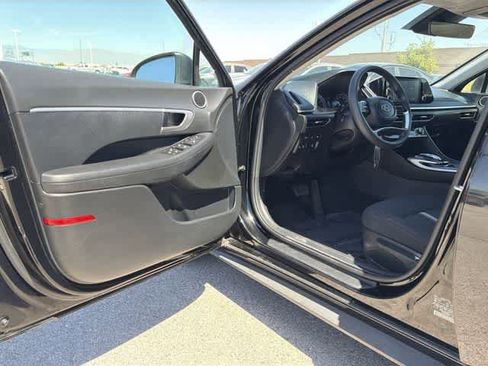 Used 2023 Hyundai Sonata SE w/ Cargo Package image 10