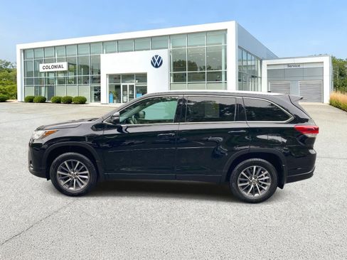 Used 2019 Toyota Highlander XLE AWD/4WD image 2