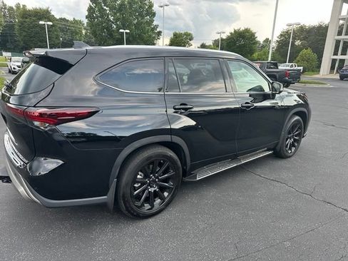 Used 2025 Toyota Highlander Platinum AWD/4WD image 11