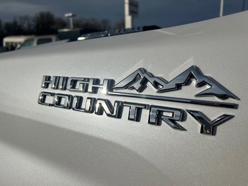 Used 2022 Chevrolet Silverado 2500 High Country w/ Z71 Off-Road Package image 8