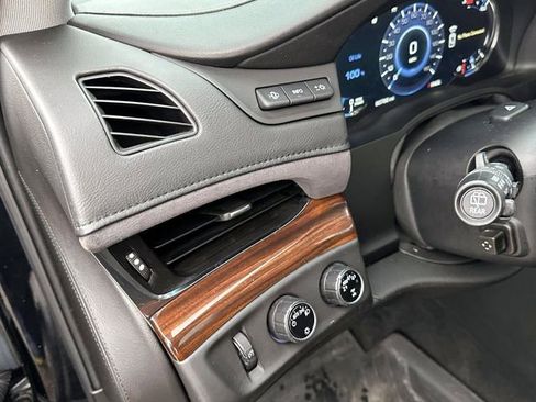 Used 2017 Cadillac Escalade ESV Premium Luxury image 21