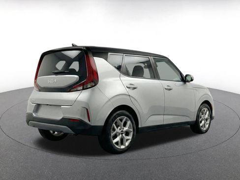 Used 2025 Kia Soul LX w/ LX Technology Package FWD image 9