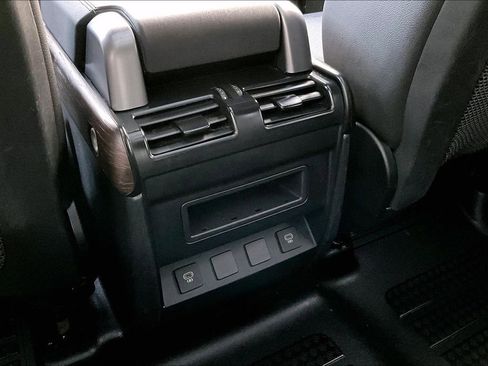 Used 2023 Land Rover Defender 110 X-Dynamic SE image 10