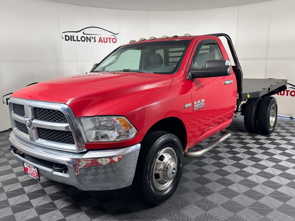 Used 2018 RAM 3500 Tradesman w/ Chrome Appearance Group RWD image 2