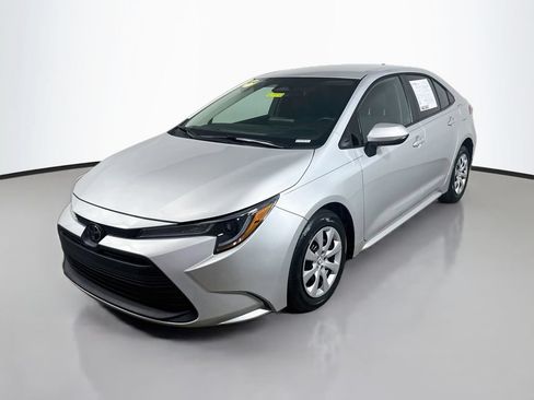 Used 2023 Toyota Corolla LE FWD image 3