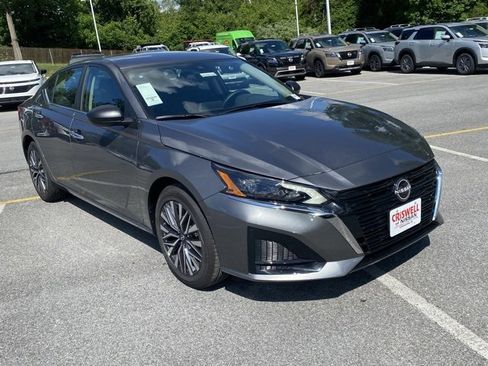 New 2025 Nissan Altima 2.5 SV image 2