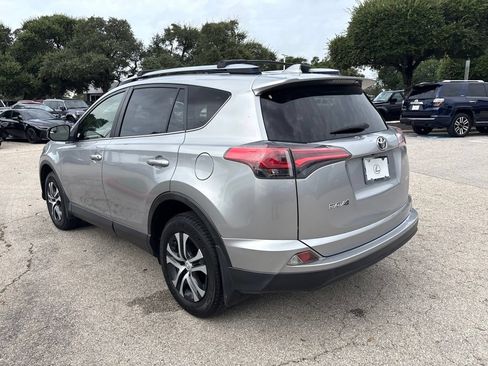 Used 2018 Toyota RAV4 LE FWD image 3