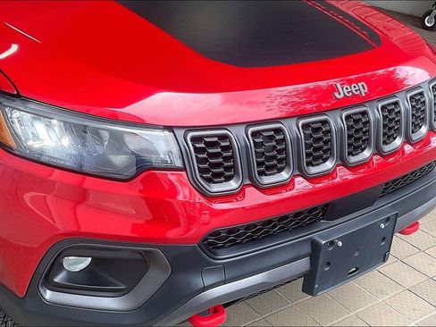 Used 2025 Jeep Compass Trailhawk AWD/4WD image 32