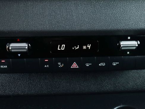 Used 2021 Mercedes-Benz Sprinter 2500 image 34