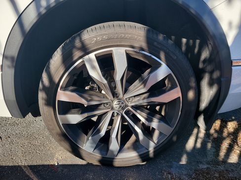 Used 2020 Volkswagen Tiguan SEL Premium R-Line w/ 3rd Row Seat Package AWD/4WD image 8