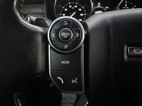 Used 2017 Land Rover Discovery HSE image 17