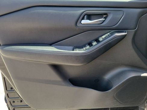 Used 2025 Nissan Rogue SV FWD image 19