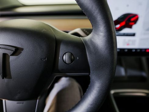 Used 2021 Tesla Model Y Long Range image 15