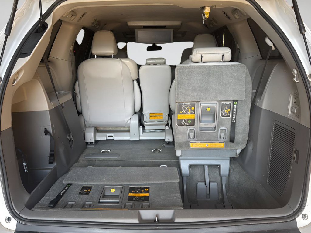 Used 2014 Toyota Sienna XLE w/ Entertainment Package FWD image 34