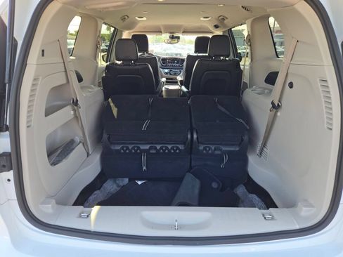 Certified 2023 Chrysler Pacifica Touring-L FWD image 23