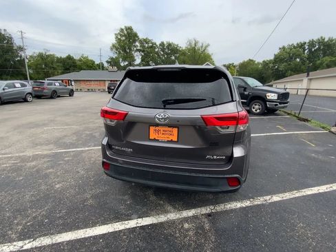 Used 2019 Toyota Highlander XLE AWD/4WD image 8