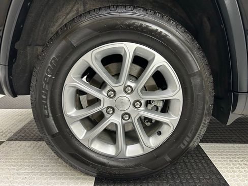 Certified 2022 Jeep Grand Cherokee Laredo E image 8