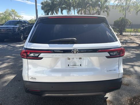 Used 2024 Toyota Grand Highlander Limited image 6