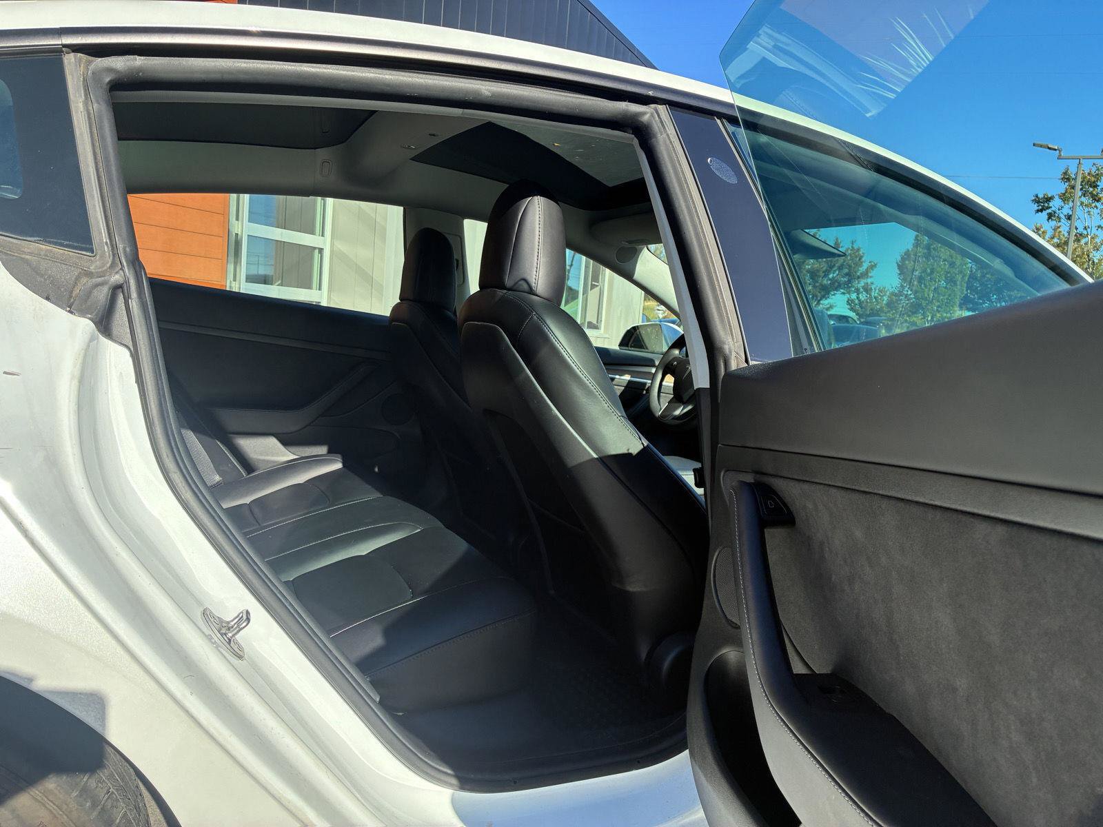 Used 2022 Tesla Model 3 Long Range AWD/4WD image 9