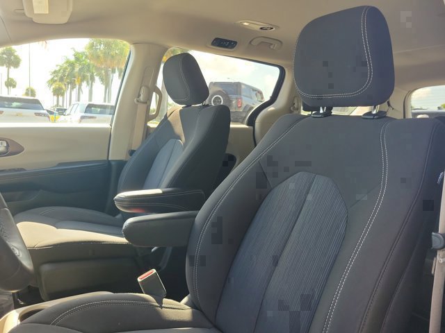 Used 2023 Chrysler Voyager LX FWD image 20