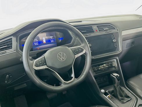 Used 2024 Volkswagen Tiguan SE FWD image 18