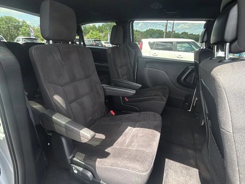 Used 2019 Dodge Grand Caravan SE FWD image 8