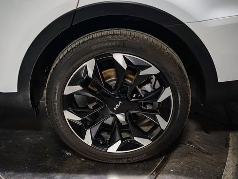 Used 2024 Kia Sorento EX w/ Panoramic Sunroof Package image 13