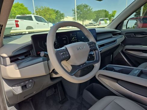 Certified 2024 Kia EV9 Wind AWD/4WD image 2