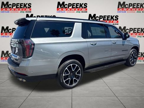 Used 2026 Chevrolet Suburban RST RWD image 5