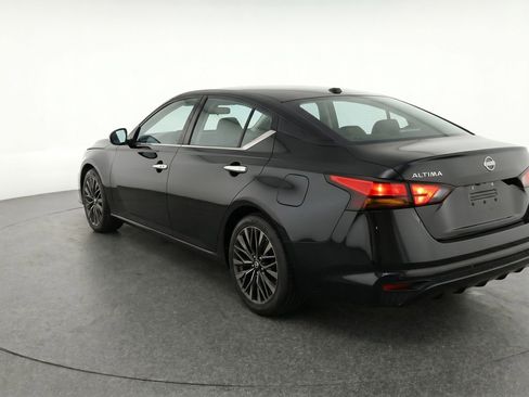 Used 2025 Nissan Altima 2.5 SV FWD image 6