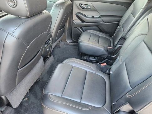 Used 2020 Chevrolet Traverse LT image 30