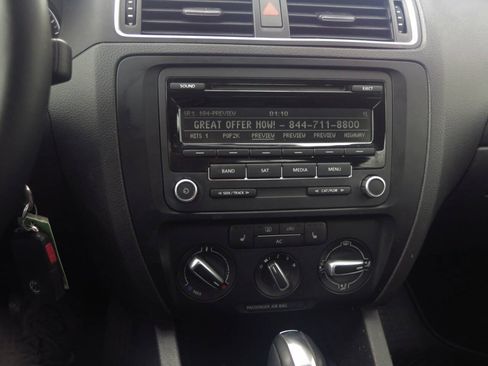 Used 2012 Volkswagen Jetta SE FWD image 9